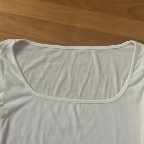 White fitted long sleeve top. Size small - Picture 2 of 4